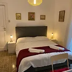 Rooms in San Domenico Maggiore 3